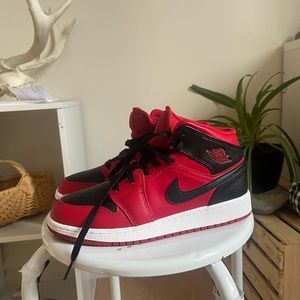 Nike Jordan’s black and red